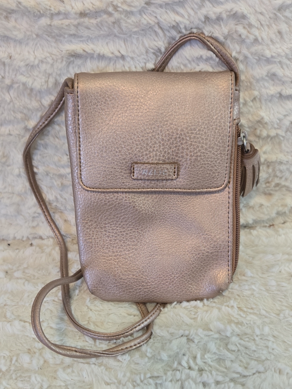 Relic Rose Gold Metallic Crossbody Phone Bag